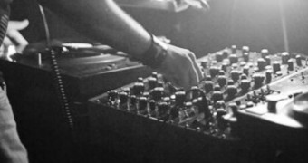 Guy Freedom on the decks live