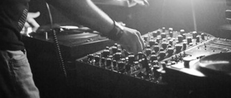 Guy Freedom on the decks live